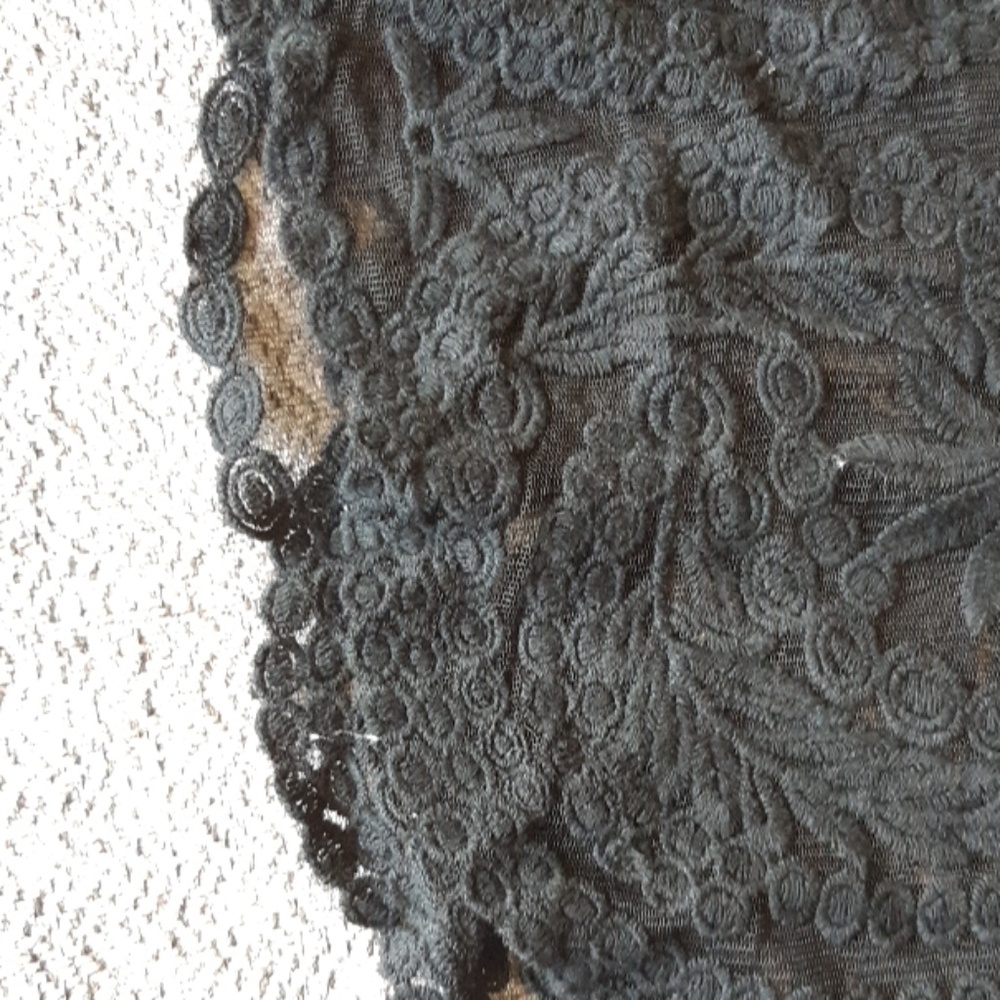 Pins & Needles embroidered black floral tank top M - Picture 5 of 8